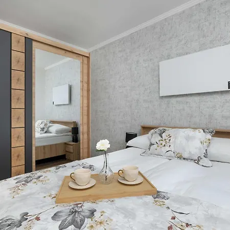 Elegant And Modern In For 3 People By Renters Katowice
