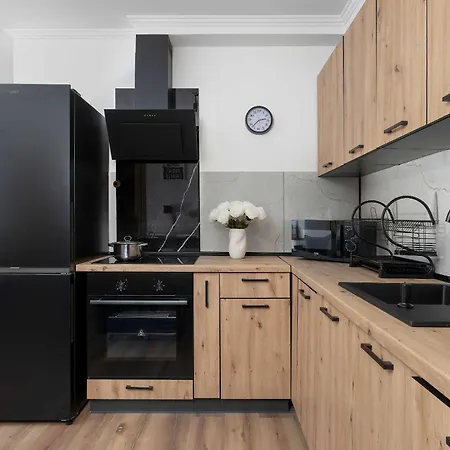 Elegant And Modern In For 3 People By Renters Apartment *