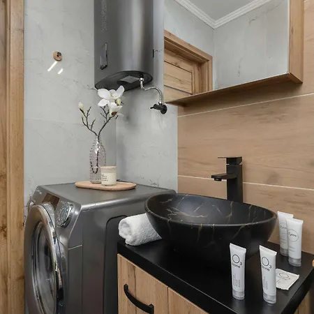 Elegant And Modern In For 3 People By Renters * Katowice